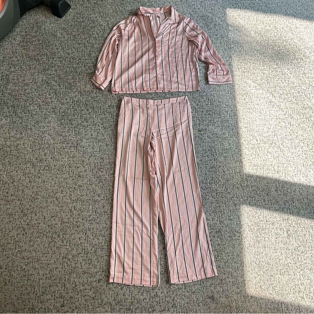 Victoria’s Secret Pink & Black Striped Long Sleeve Pajama Set Size Large